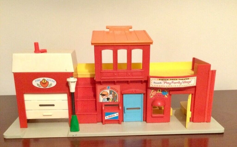 1970’s Fisher Price Vintage Little People VILLAGE Main Street Toy Play Family Set