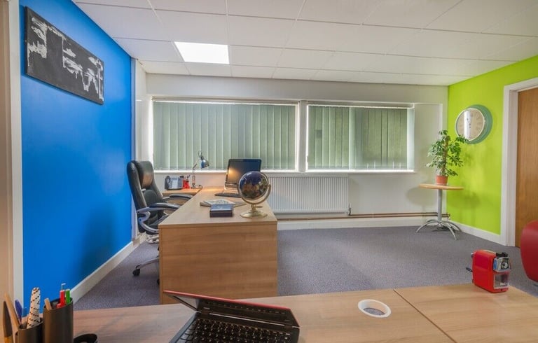 Impressive private offices with free car park in Liverpool. No agency fee