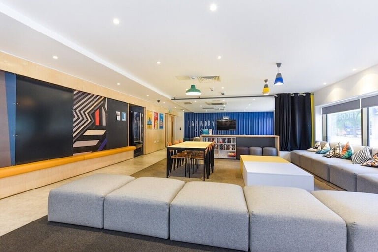 STUDENT ROOM TO RENT IN LIVERPOOL. ENSUITE WITH OWN KITCHEN, WITH UP