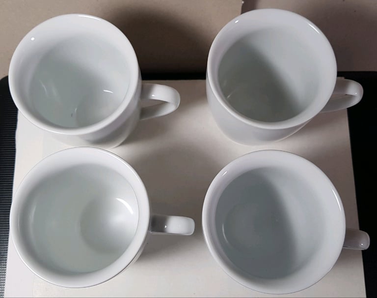 Set of 4 coffee/tea mugs in white ceramic