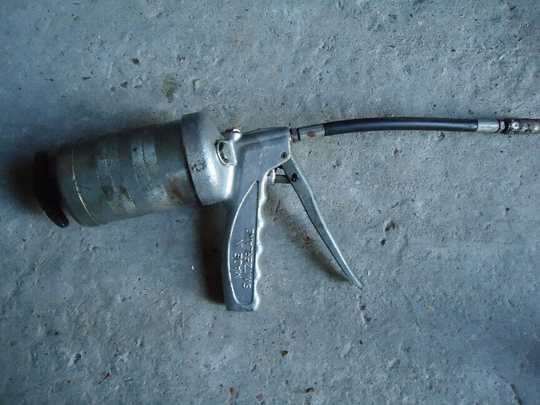 High capacity Wanner grease gun with flexible pipe - beautifully made