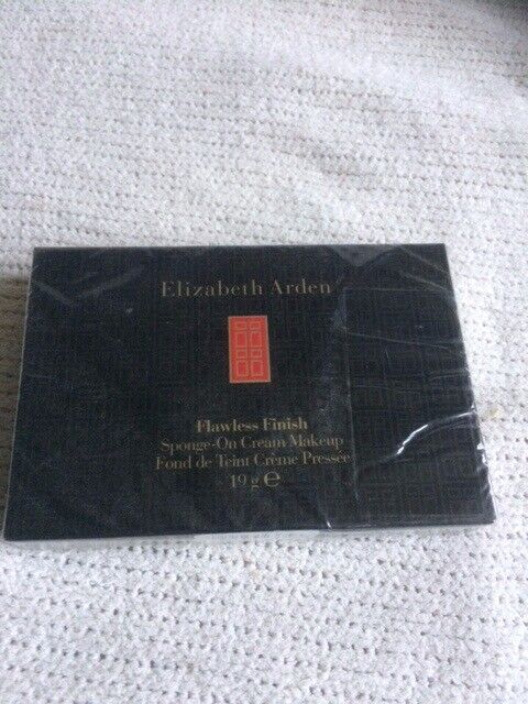 New Elizabeth Arden Flawless Finish  Colour Softly Beige 05 unopened 