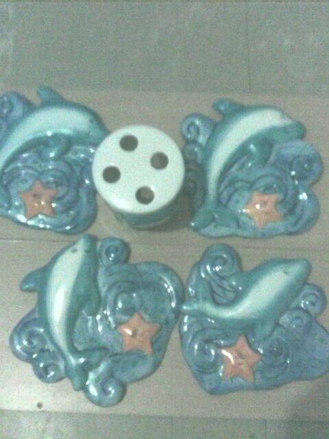 image for 4x Ceramic Dolphin's plaque & matching toothbrush holder