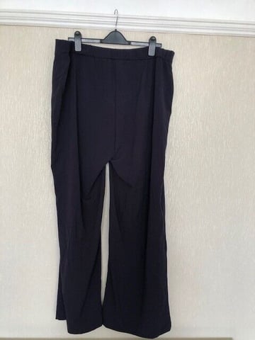 Hardly Worn Women s Ladies Trousers Size UK 22 in Twickenham