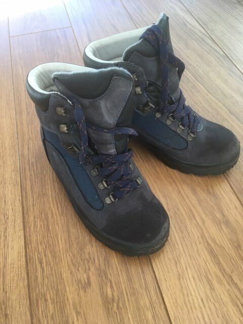 image for MOAC walking boots size 39