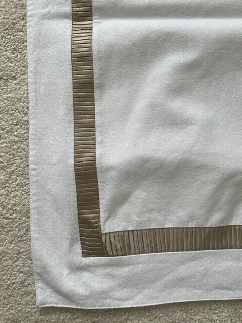 Beautiful table runner by Kelly Hoppen
