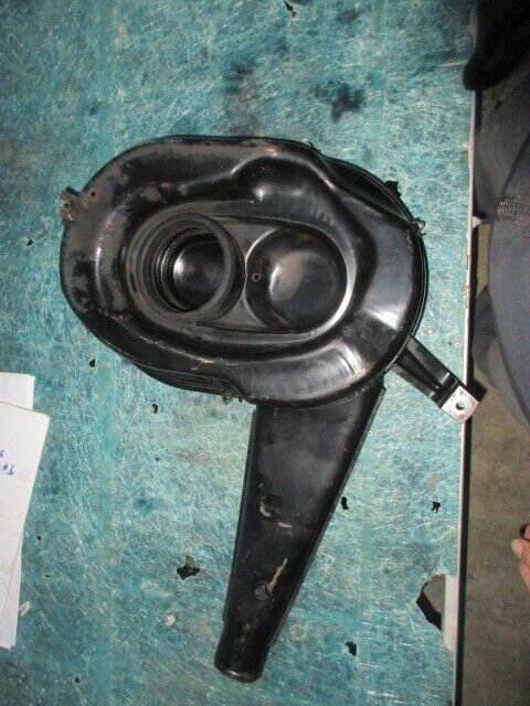 Mercedes 280E air filter housing