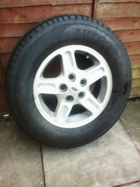 image for landrover discovery tyre and alloy wheel 235/70R16 x 1 nearly new tyre