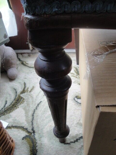 Victorian Extending Table and 9 chairs. Ref L889