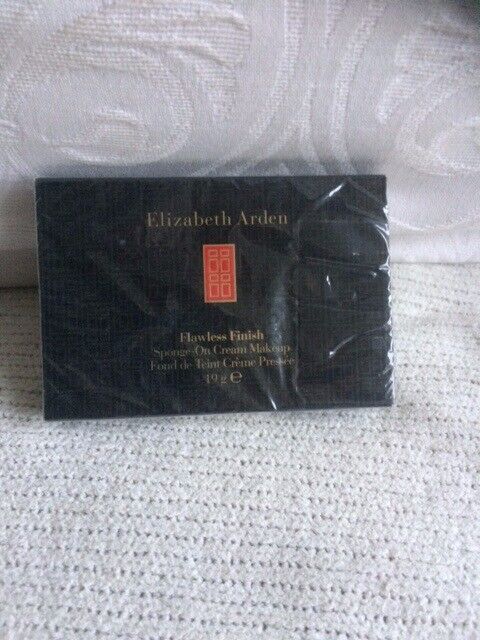 New Elizabeth Arden Flawless Finish  Colour Softly Beige 05 unopened 
