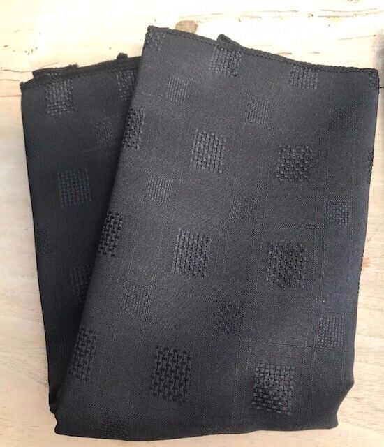 XL BLACK SQUARE TABLE CLOTH & 8 NAPKINS