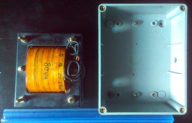 ELECTRICAL TRANSFORMER  zero, 16, 20, 29 V x 240 V, 2.5 kg, in EBCO POLYURETHANE CASE