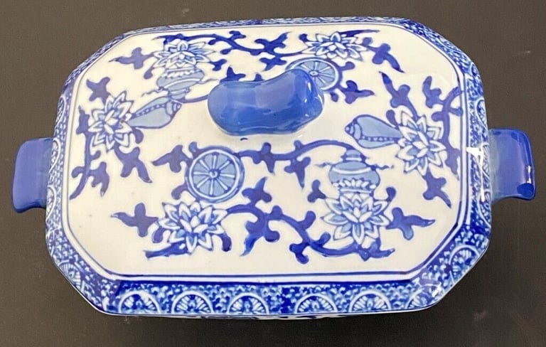 BLUE & WHITE, VINTAGE, CHINESE, RARE, RECTANGULAR CERAMIC SMALL TUREEN WITH LID. MINT.