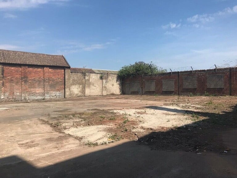 24/7 secure open air parking near ***CABOT CIRCUS*** BS5 0TN (5566)