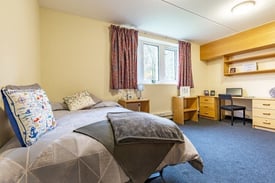 STUDENT ROOMS TO RENT IN HUDDERSFIELD. ENSUITE WITH PRIVATE ROOM, BATHROOM AND STUDY SPACE