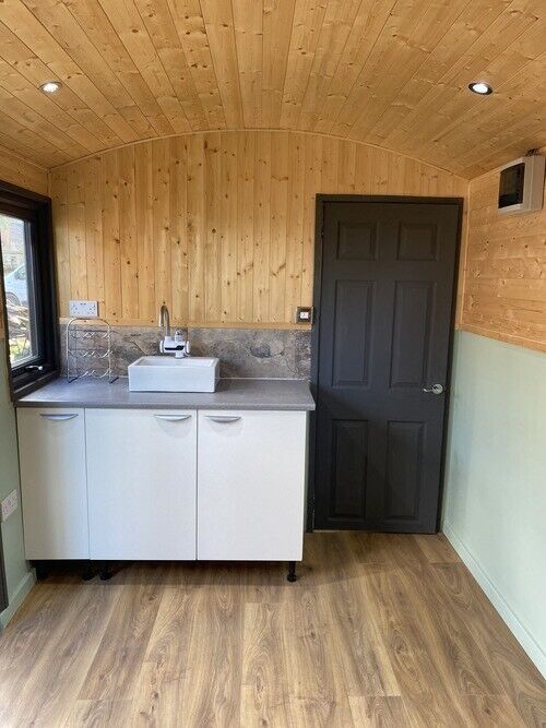 SHEPHERDS HUT SOLID OAK**** AIR B&B HOLIDAY HOME