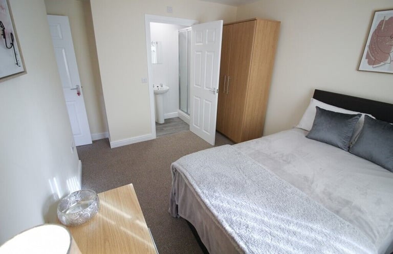 Stunning Double En-Suite Rooms in Woodlands!!