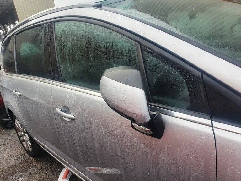 Peugeot 5008 Left Side Front Door Complete NO Mirror Silver 2010