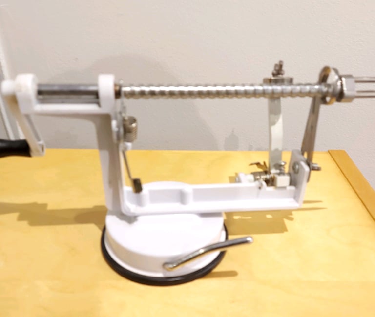 Apple peeler with 3 Functions