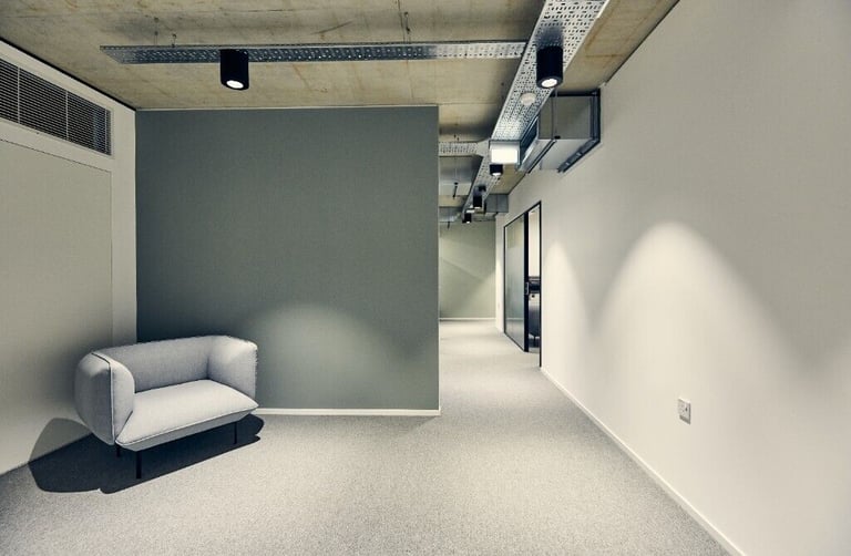 London - N1 9PP, 3 Desk serviced office to rent at Spaces Angel Islington 
