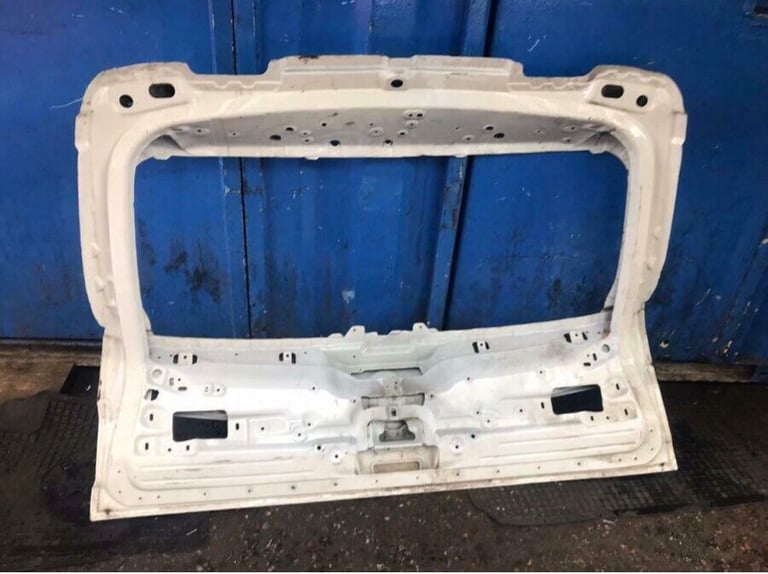 BMW X5 2017 F15 Boot lid in white no glass needs respray 