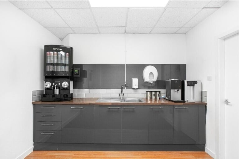 Edinburgh - EH2 3ES, 2 Work station private office to rent at George Street 