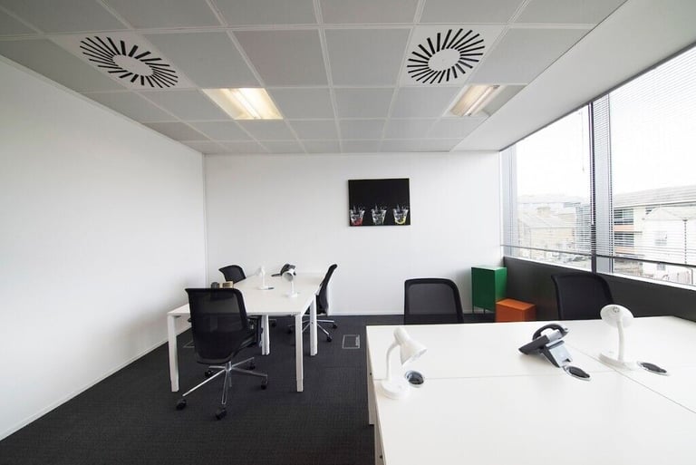 Maidenhead – SL6 1BU, Open plan office space for 10 people in Regus Station