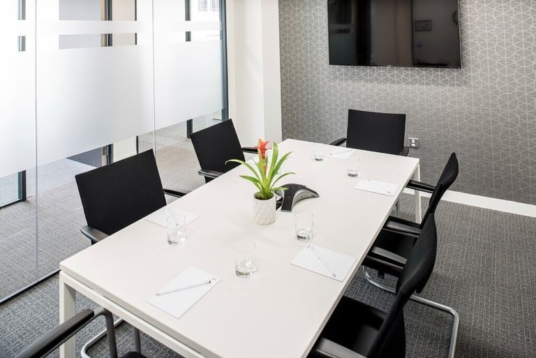 Barking - IG11 8BB, 3 Work station private office to rent at Jhumat House 