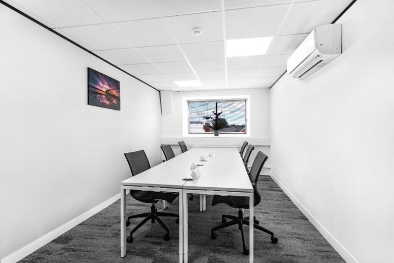 Salisbury - SP1 1EY, Your private office 2 desk to rent at Cross Keys House
