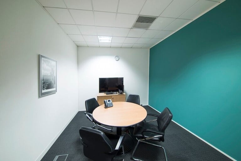 Slough - SL1 4DX, 4 Desk private office available at 268 Bath Road