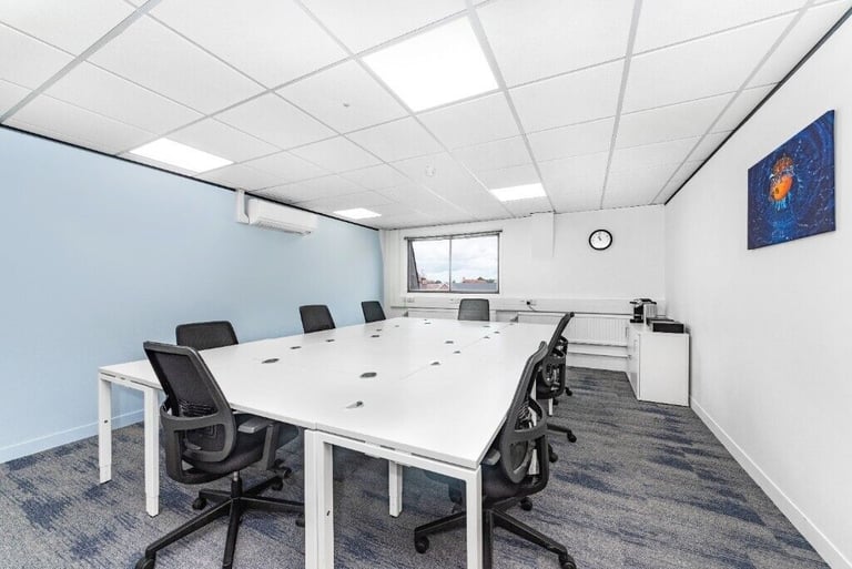 Salisbury - SP1 1EY, Your private office 3 desk to rent at Cross Keys House
