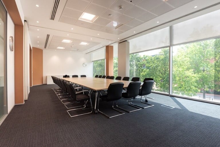 Reading - RG1 3EU, 2 Desk serviced office to rent at Davidson House