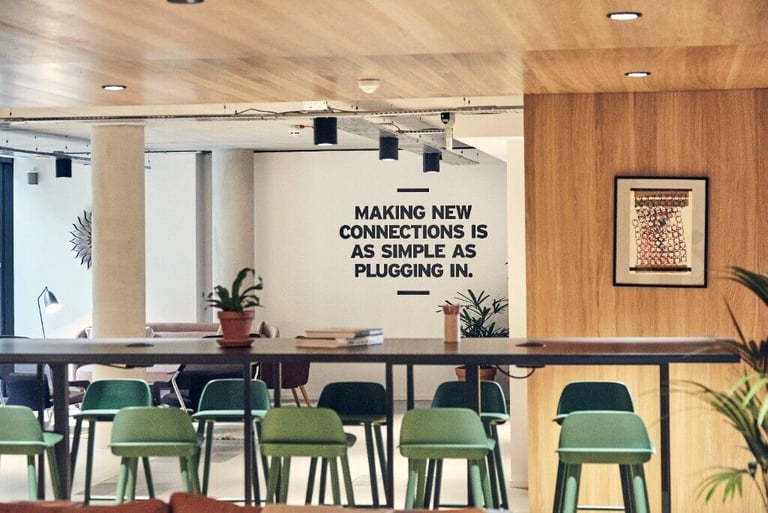 London - N1 9PP, 5 Desk serviced office to rent at Spaces Angel Islington
