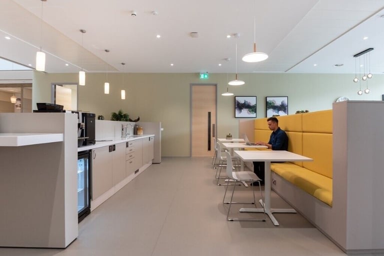 Reading - RG1 3EU, 2 Desk serviced office to rent at Davidson House