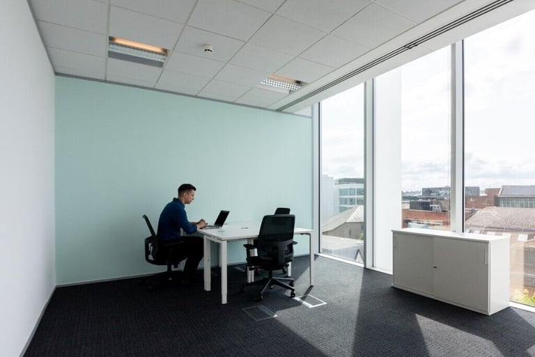 Reading - RG1 3EU, 2 Desk serviced office to rent at Davidson House