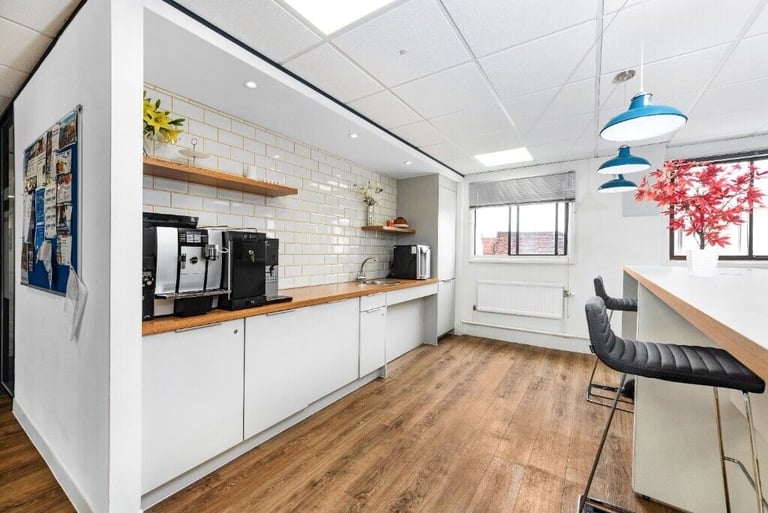 Salisbury - SP1 1EY, Your private office 2 desk to rent at Cross Keys House