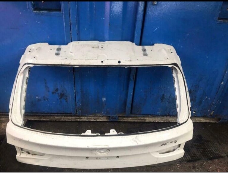 BMW X5 2017 F15 Boot lid in white no glass needs respray 