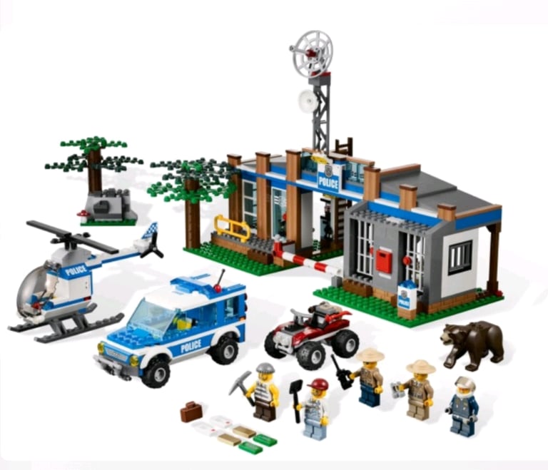 LEGO Forest Police Station Set 4440. Only £60.