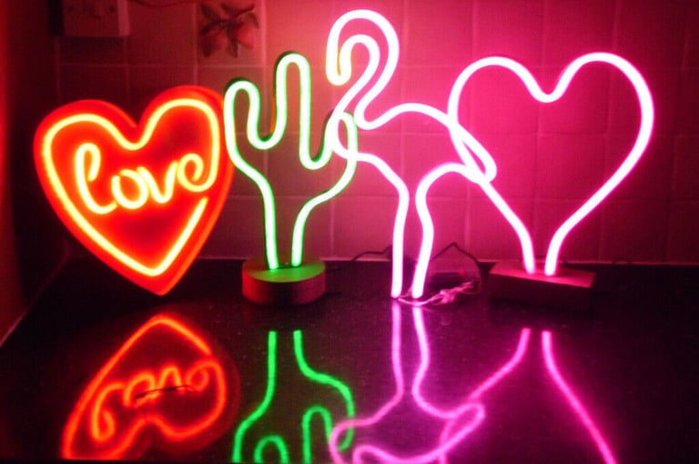 image for LED NEON TABLE LAMPS PINK HEART RED LOVE HEART OR PINK FLAMINGO DESIGN LIGHT