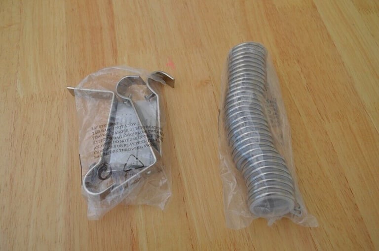 image for 3 X Curtain Rail Fixing Brackets & 30 X Chrome Curtain Rail Rings.