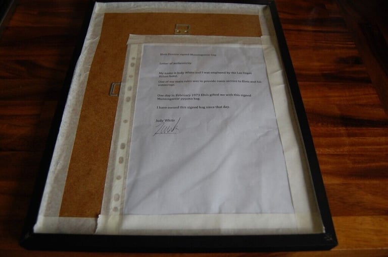 Elvis Presley signed autograph