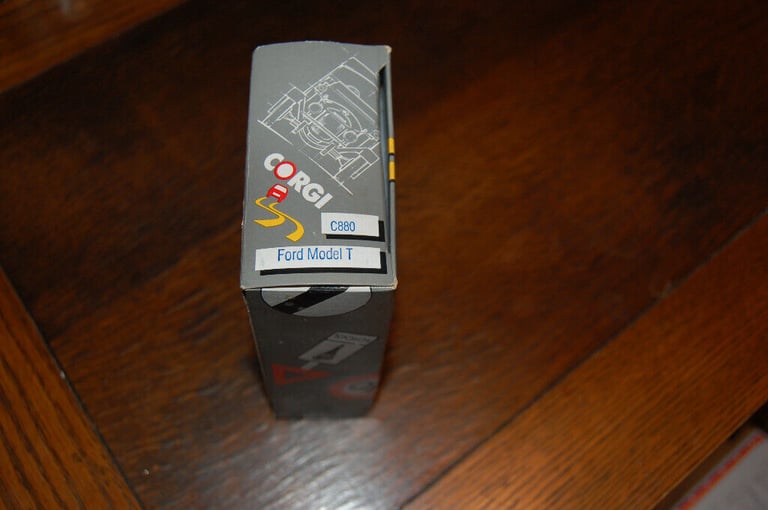 Vintage Corgi classic Ltd Edition Ford Model T 880 (serial number 3243510880)