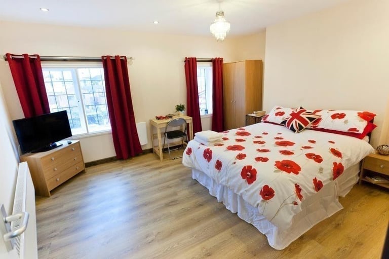 Contractors Digs, One Double Bedroom in the City Centre, with Shared Kitchen and shared facilities