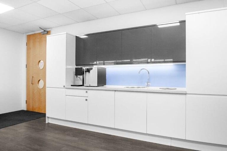 Southampton - SO18 2RZ, Open Plan serviced office to rent at Southampton Airport 