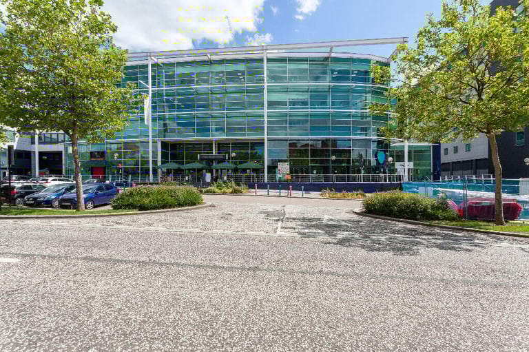 Milton Keynes - MK9 2UB, Access professional coworking space in Regus Midsummer Court