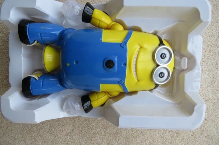 Despicable Me 2 Musical Dancing Robot with Lights, Age 3+