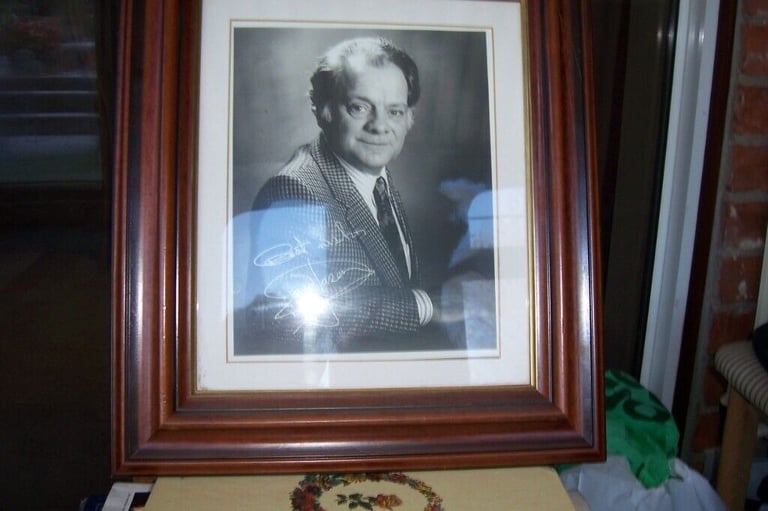 Signed picture of David Jason [Del Boy}