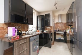 image for 2 bedroom flat in 76 Cotswold Gardens London
