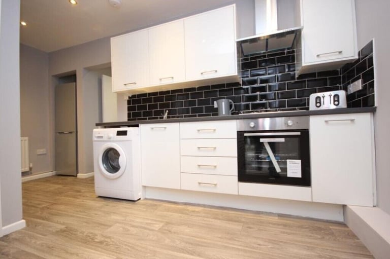 image for FOR SALE 4 BED HMO IN SALFORD CLOSE TO UNIVERSITY POPULAR LOCATION