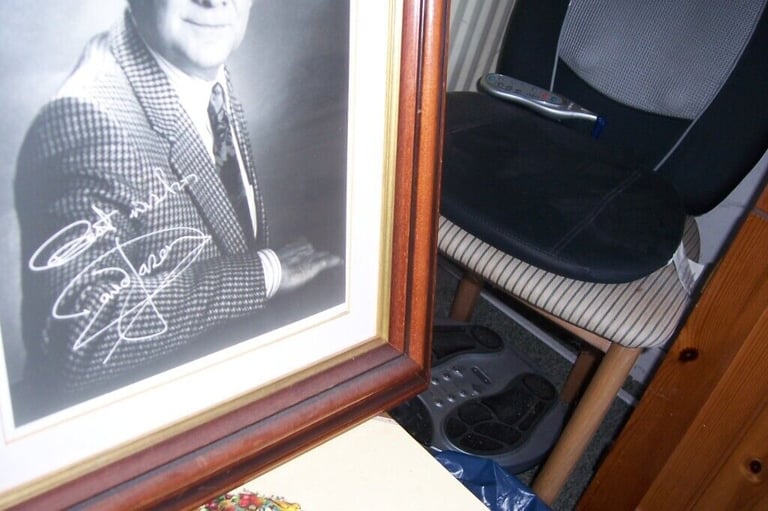 Signed picture of David Jason [Del Boy}